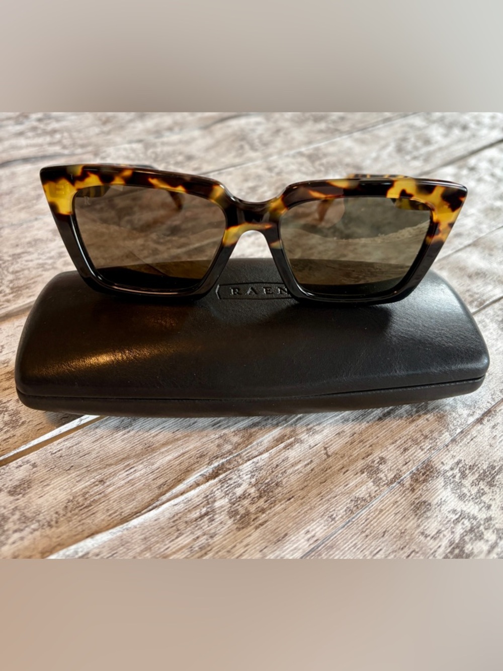 NEW w/Box and Case Authentic RAEN Keera Tortoiseshell Square Sunglasses - Picture 2 of 10